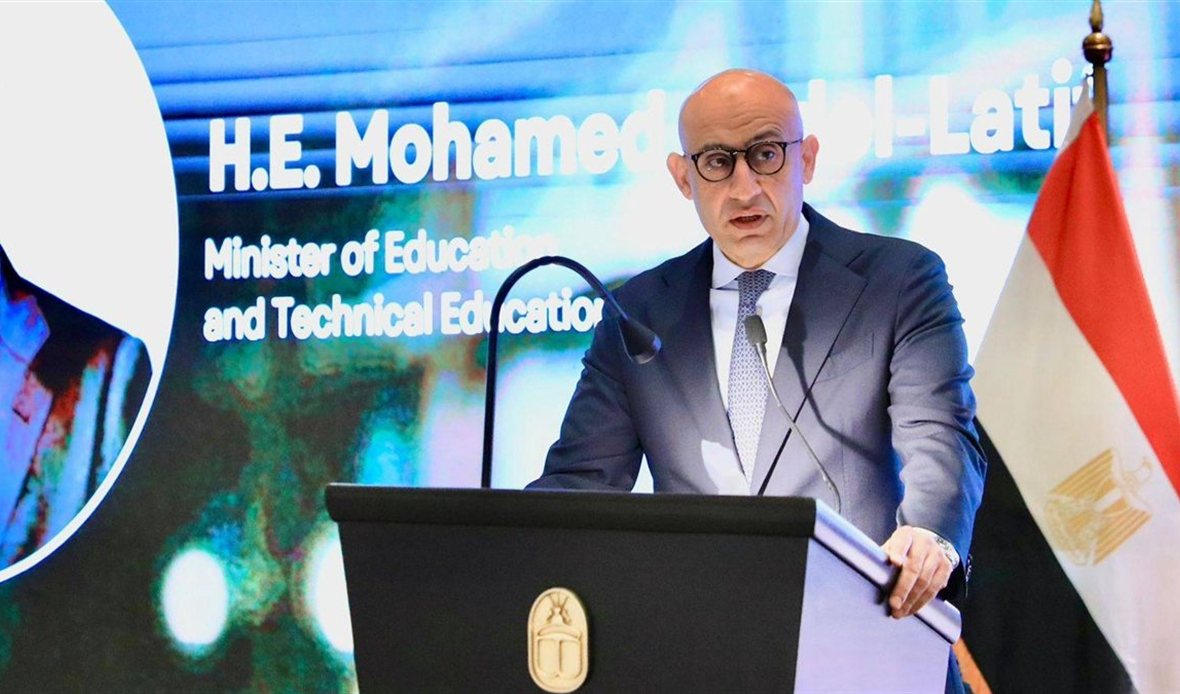 محمد عبد اللطيف يستعرض