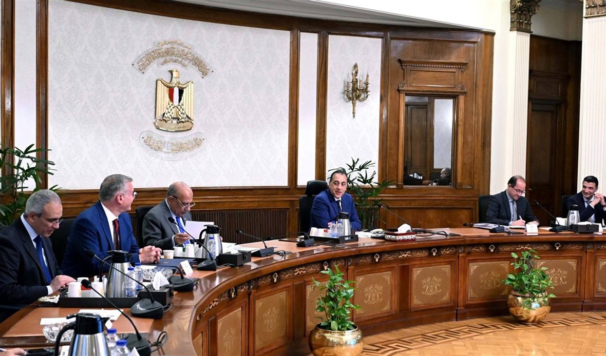 مدبولي يبحث إطلاق