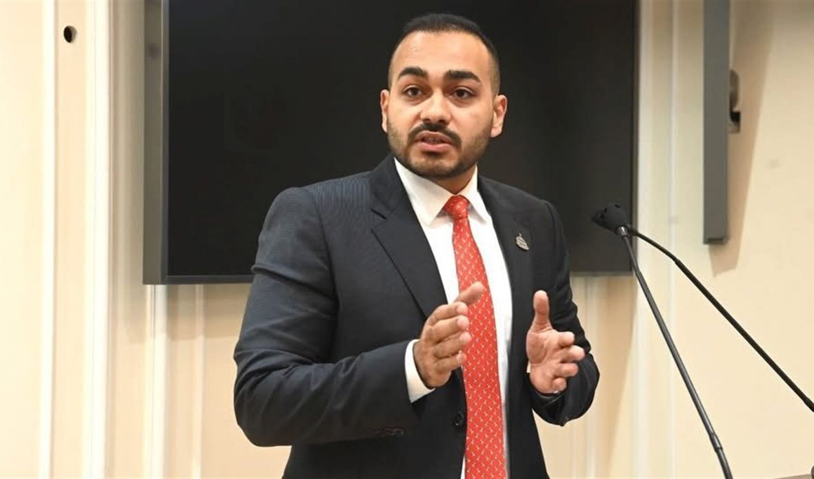 أحمد ناصر يطالب بتطوير