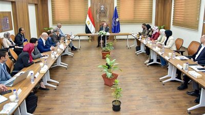 اجتماع بهيئة الدواء المصرية لمراجعة سحب الأدوية وتعويضات التوزيع والصيدليات
