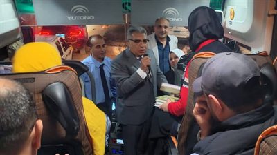 محافظ الدقهلية يودع أول أفواج حجاج الجمعيات الأهلية إلى الأراضي المقدسة