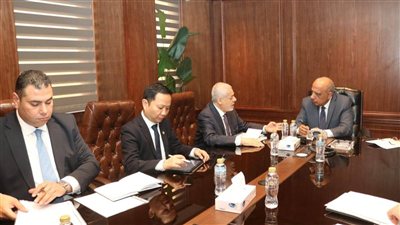 مصر تتابع مشروعات AMEA POWER للطاقة النظيفة في الزعفرانة ورأس شقير وبنبان