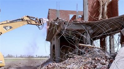 إزالة 10 تعديات على أملاك الدولة والأراضي الزراعية في المنشاة بسوهاج