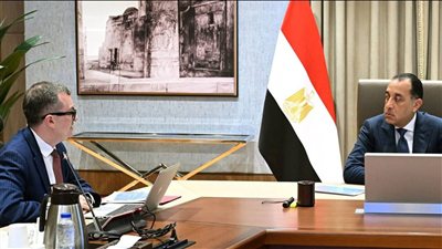 رئيس الوزراء يتابع خطة التنمية 2025/2026 وحوكمة الاستثمارات العامة مع وزير التخطيط