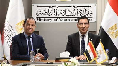 وزير الشباب والرياضة يبحث مع استادات خطط تطوير الأندية ومراكز الشباب بالمحافظات