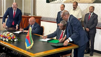     مصر وإريتريا توقعان اتفاقية تعاون في النقل البحري بأسمرة