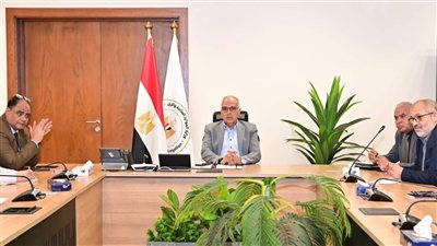 وزير الري يتابع تكريك مصب فرع رشيد ومصرف جمصة ضمن أعمال حماية الشواطئ المصرية