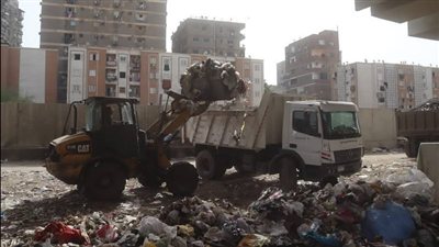 رفع 1140 طن قمامة من تجمعات ترعة الزمر والمنيب في الجيزة