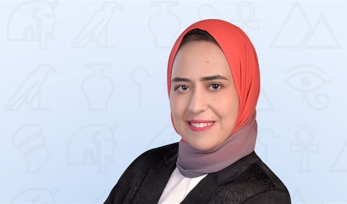 سارة النحاس تطالب