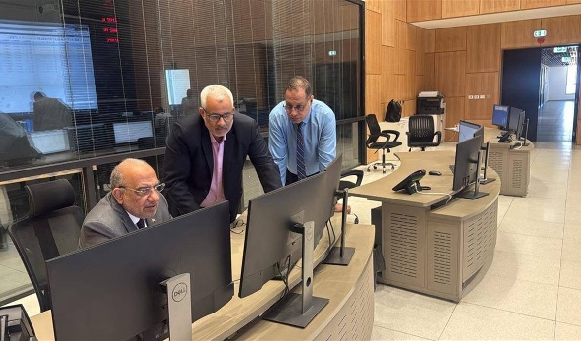 وزير الكهرباء يتابع