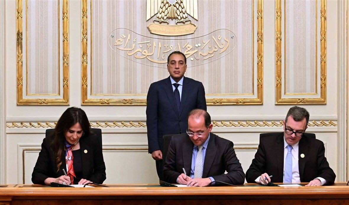 رئيس الوزراء يشهد