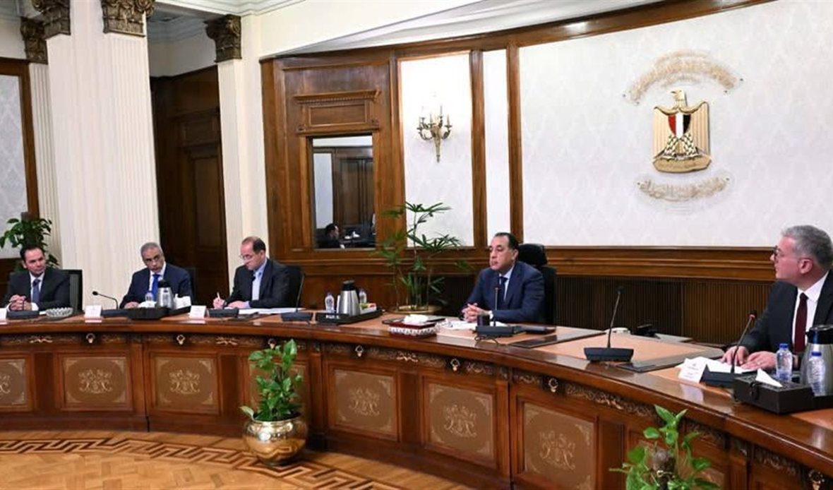 رئيس الوزراء يتابع