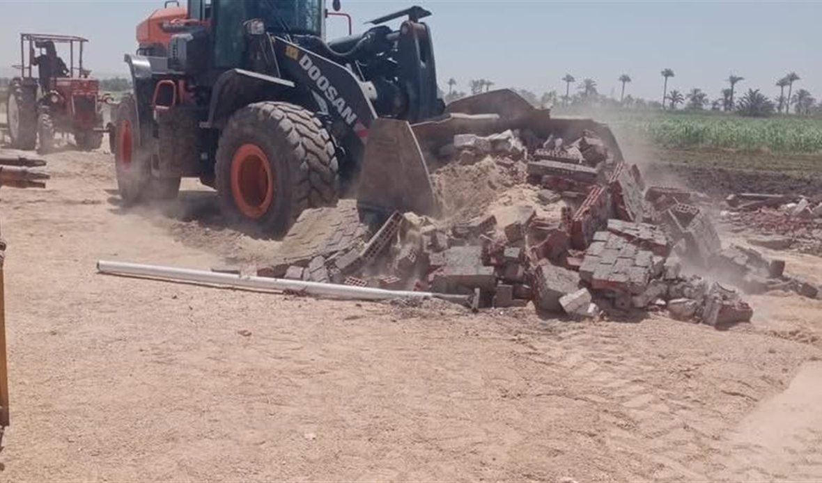 إزالة تعدٍ على فدان