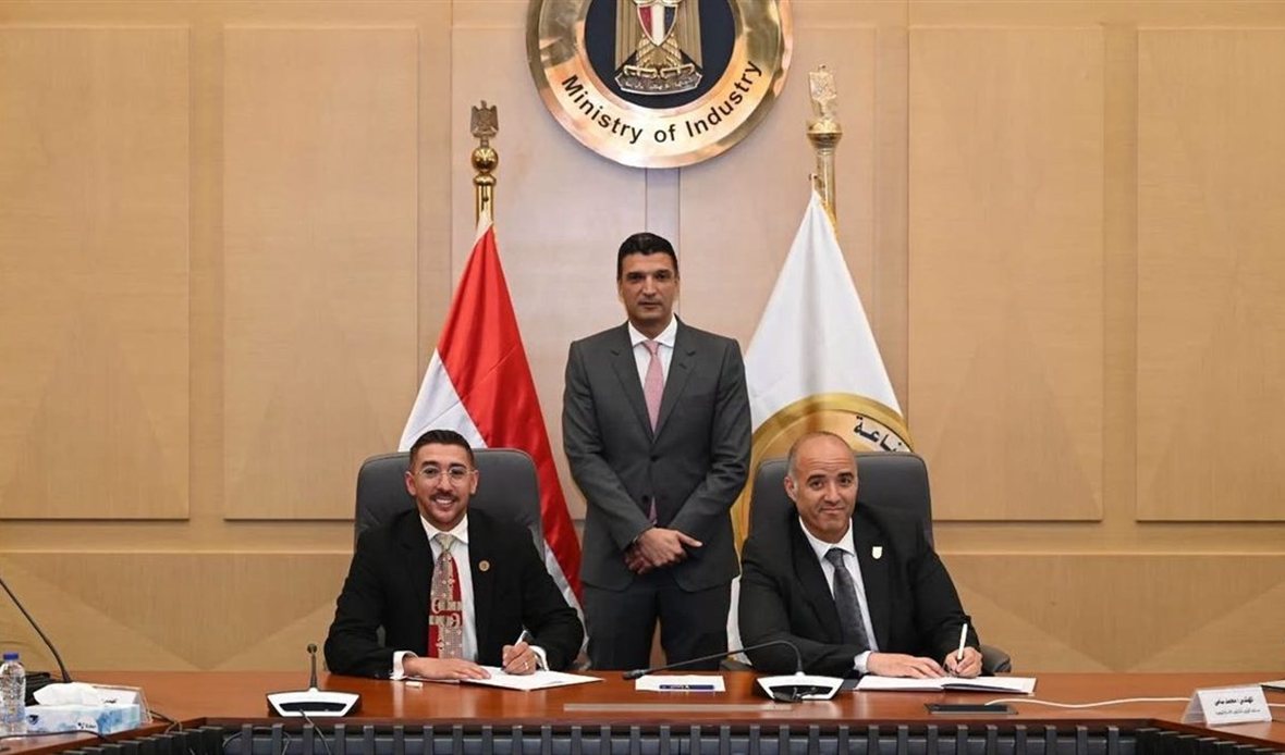 وزير الصناعة يشهد