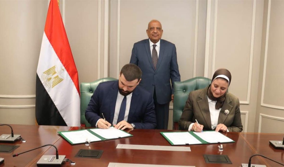 وزير الكهرباء يشهد