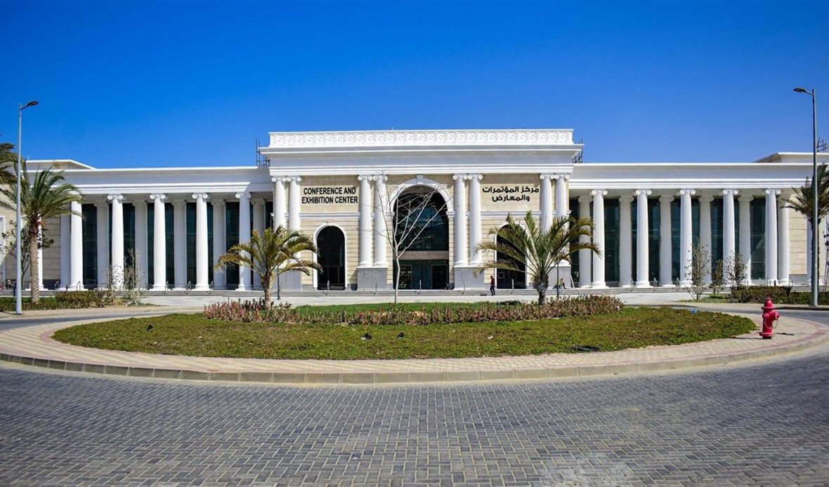 راندة المنشاوي تستعرض