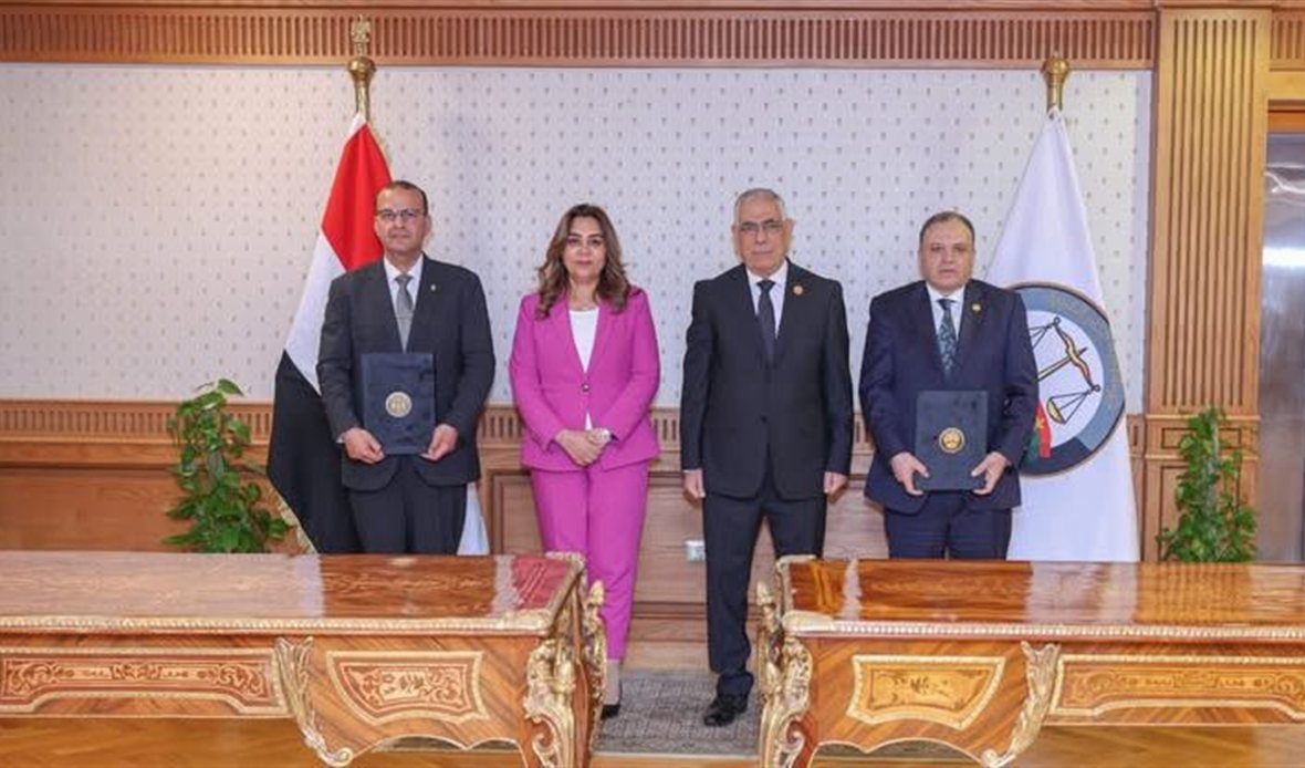 النائب العام يشهد