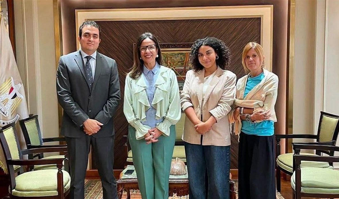 وزيرة الثقافة تبحث