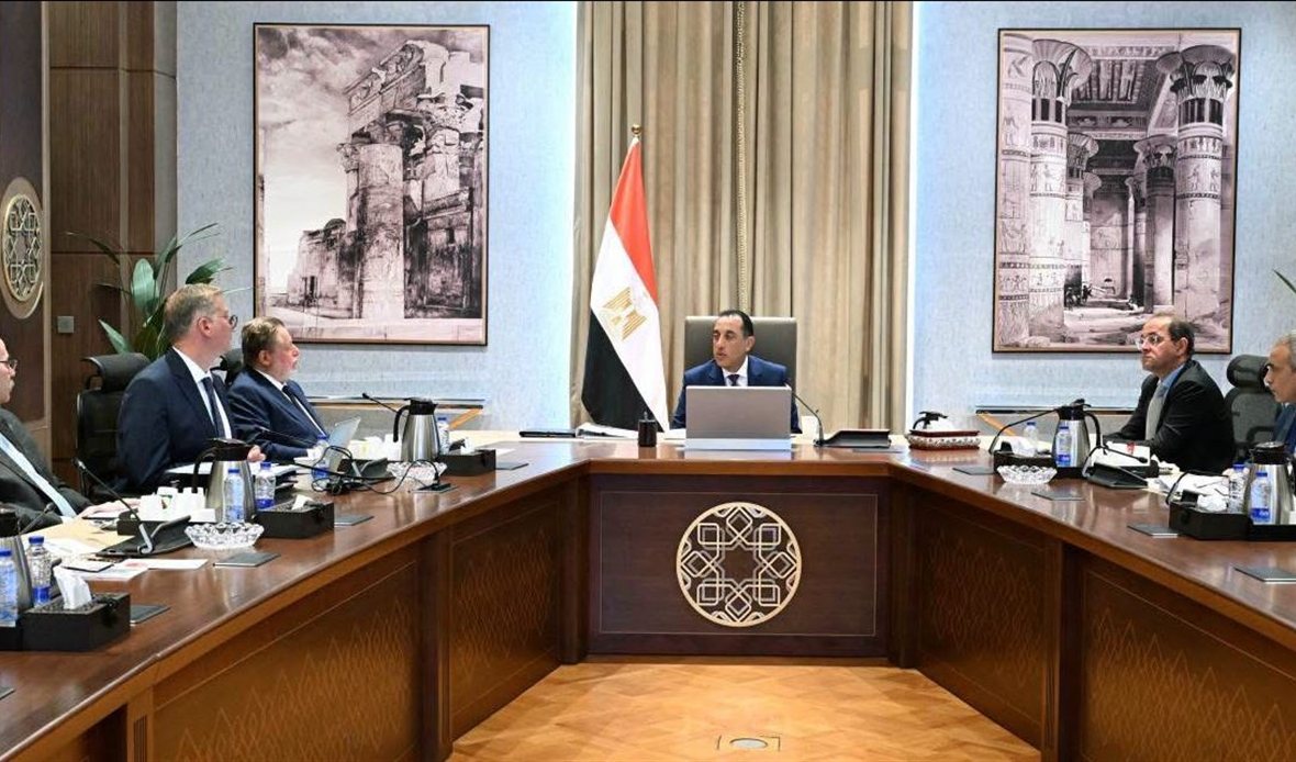 مصطفى مدبولي يتابع