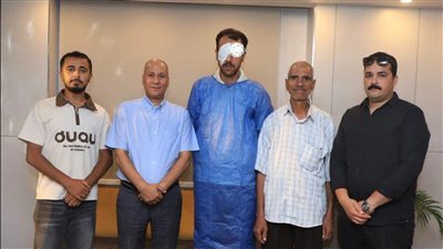 اللجنة الطبية العليا بمجلس الوزراء تستجيب لاستغاثة مواطن وتجري له جراحة ترقيع قرنية بالتعاون مع «صناع الخير»